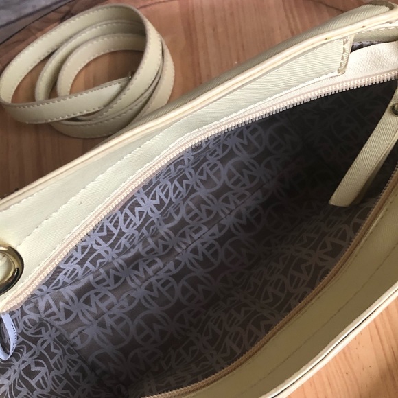 Marc Fisher Yellow purse with shoulder strap - Picture 5 of 6